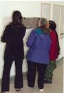 תיירים מבקרים במוזיאון במכללת אלקאסמי בבקה